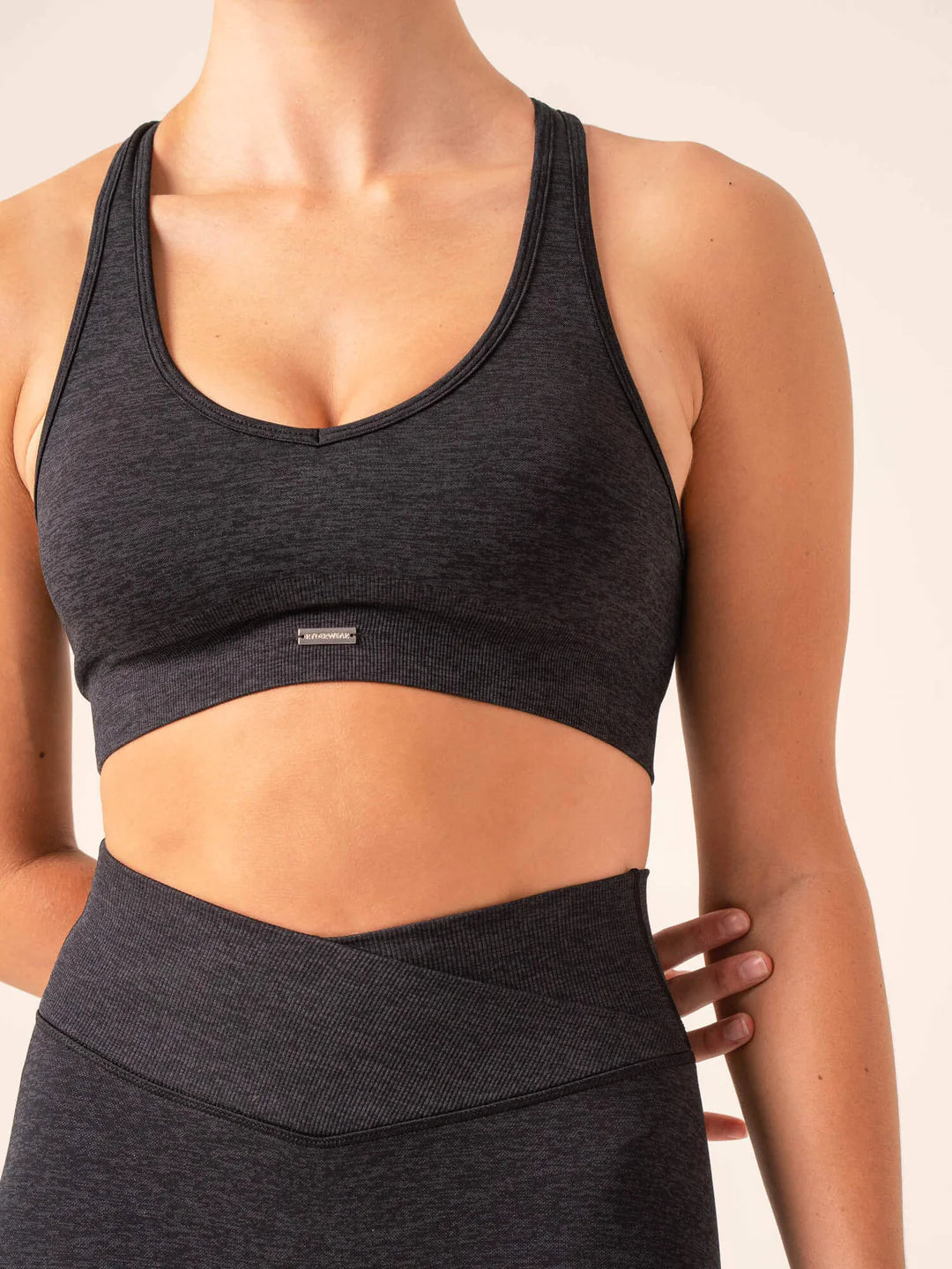 FOCUS SEAMLESS SPORTS BRA, BLACK MARL